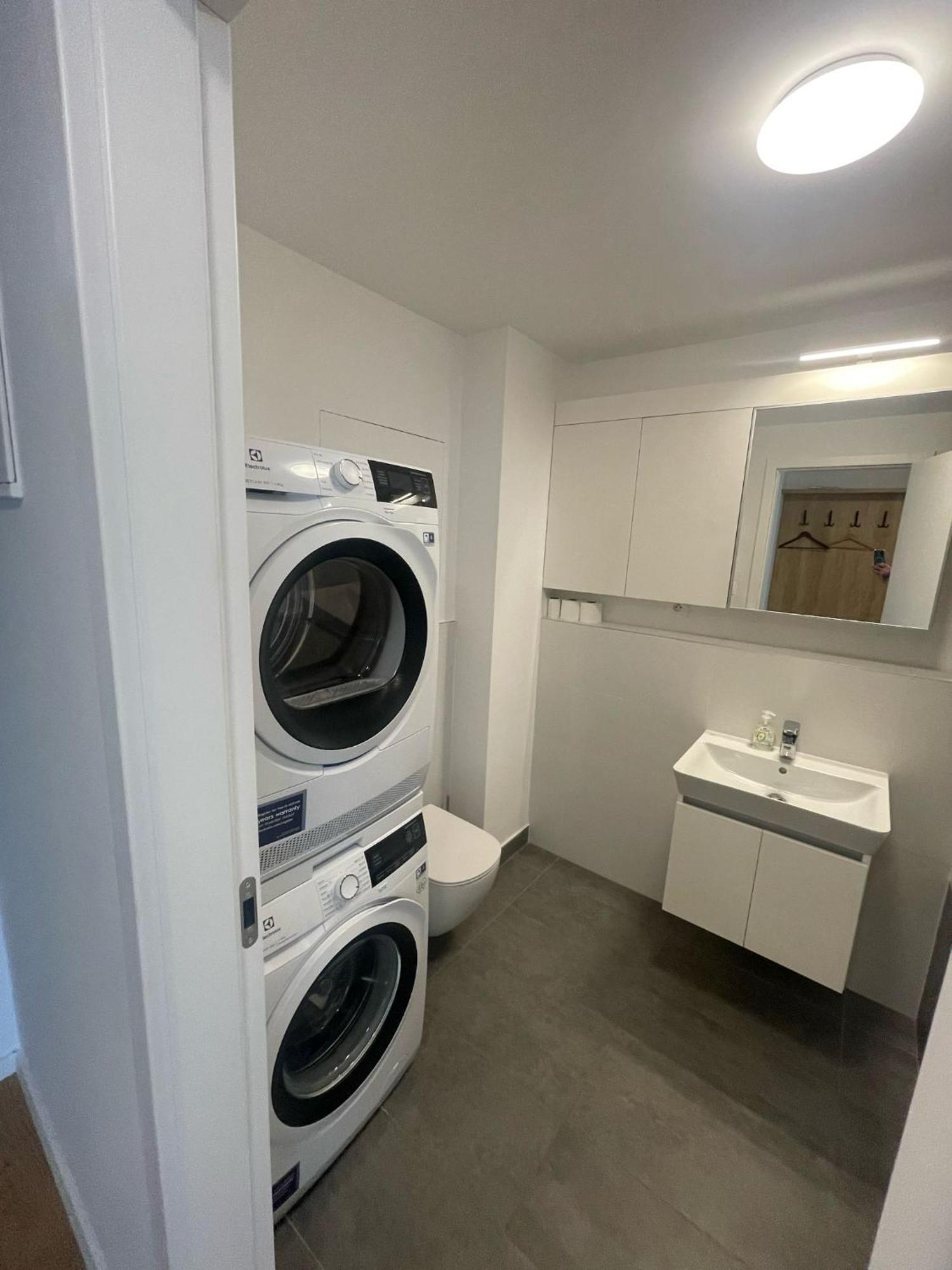 New Downtown Apartment Couple Minute From The Old Town Bratislava Exterior foto