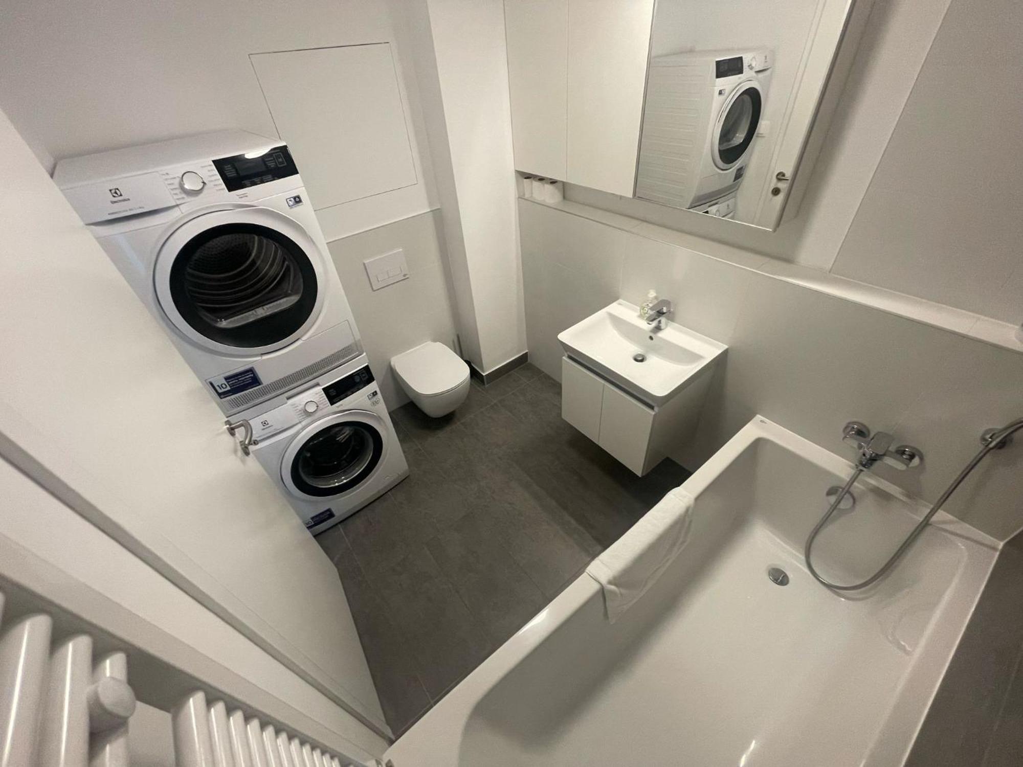 New Downtown Apartment Couple Minute From The Old Town Bratislava Exterior foto